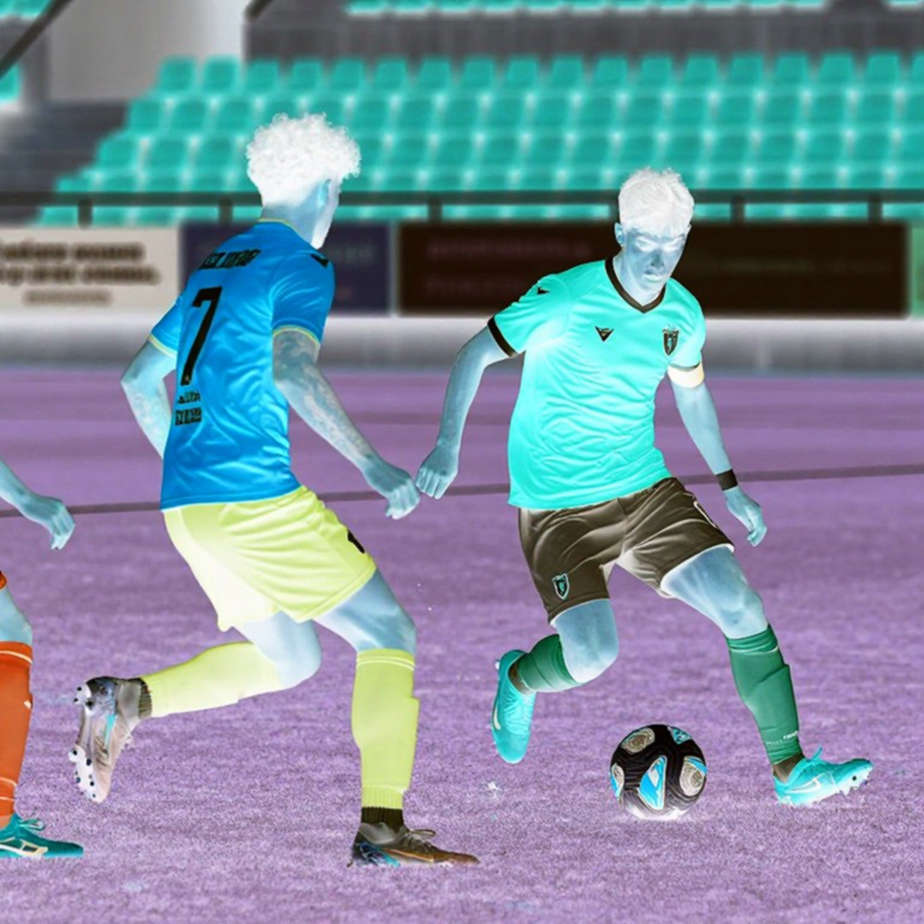 Bóng đá Việt Nam 2026: hợp đồng trả bằng xi măng, sổ sách không một hoá đơn