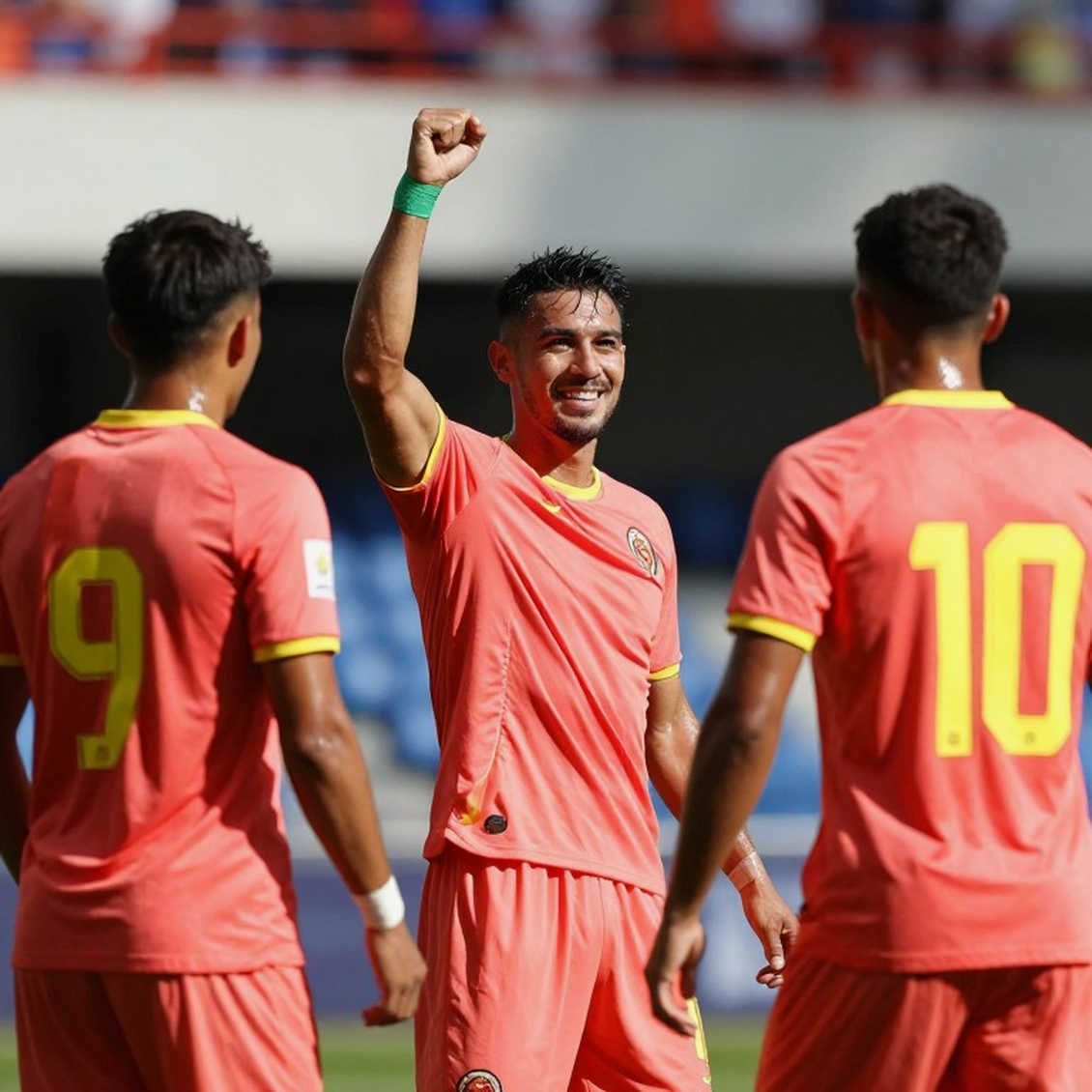 Barcelona's broken day off: ten players train voluntarily before El Clásico as Flick is left with two collective sessions