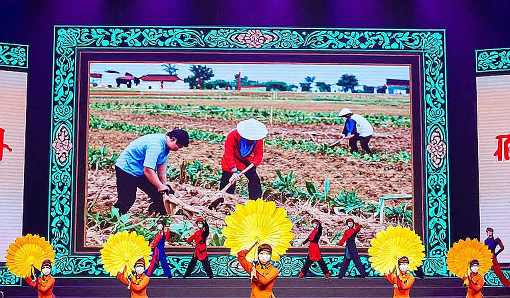 Khoảng lặng giữa hai đường chuyền: Khi dữ liệu không nói được tiếng phòng thay đồ Khoảng lặng giữa hai đường chuyền: Khi dữ liệu không nói được tiếng phòng thay đồ