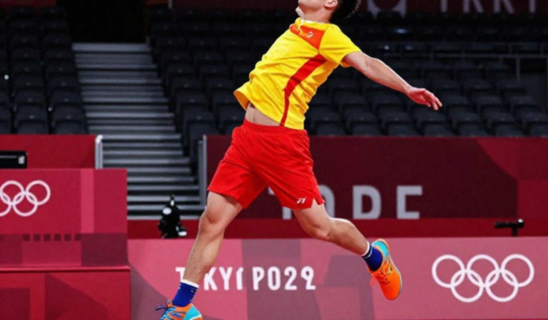 Alwi Farhan Sparring With Kento Momota in Tokyo: The Lesson Is Not in the Headline
