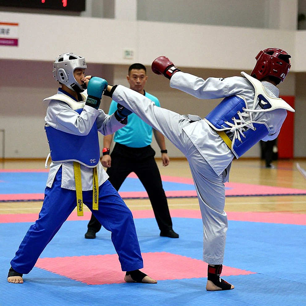 27 triều đại trong 28 năm: nhịp quay của chiếc đai hạng nặng UFC
